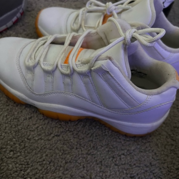 Kids Jordan retros - Picture 2 of 15